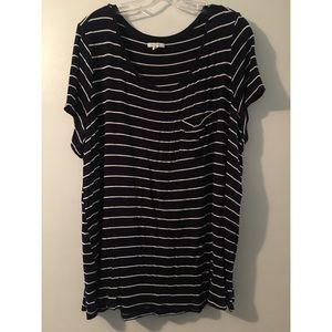 FINAL SALE MUST GO💥 Navy Stripped Top w/ Pocket